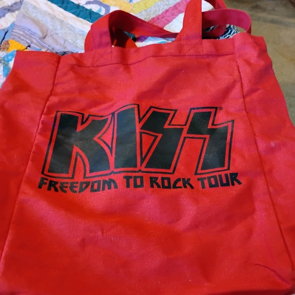 Kiss freedom to rock bag
